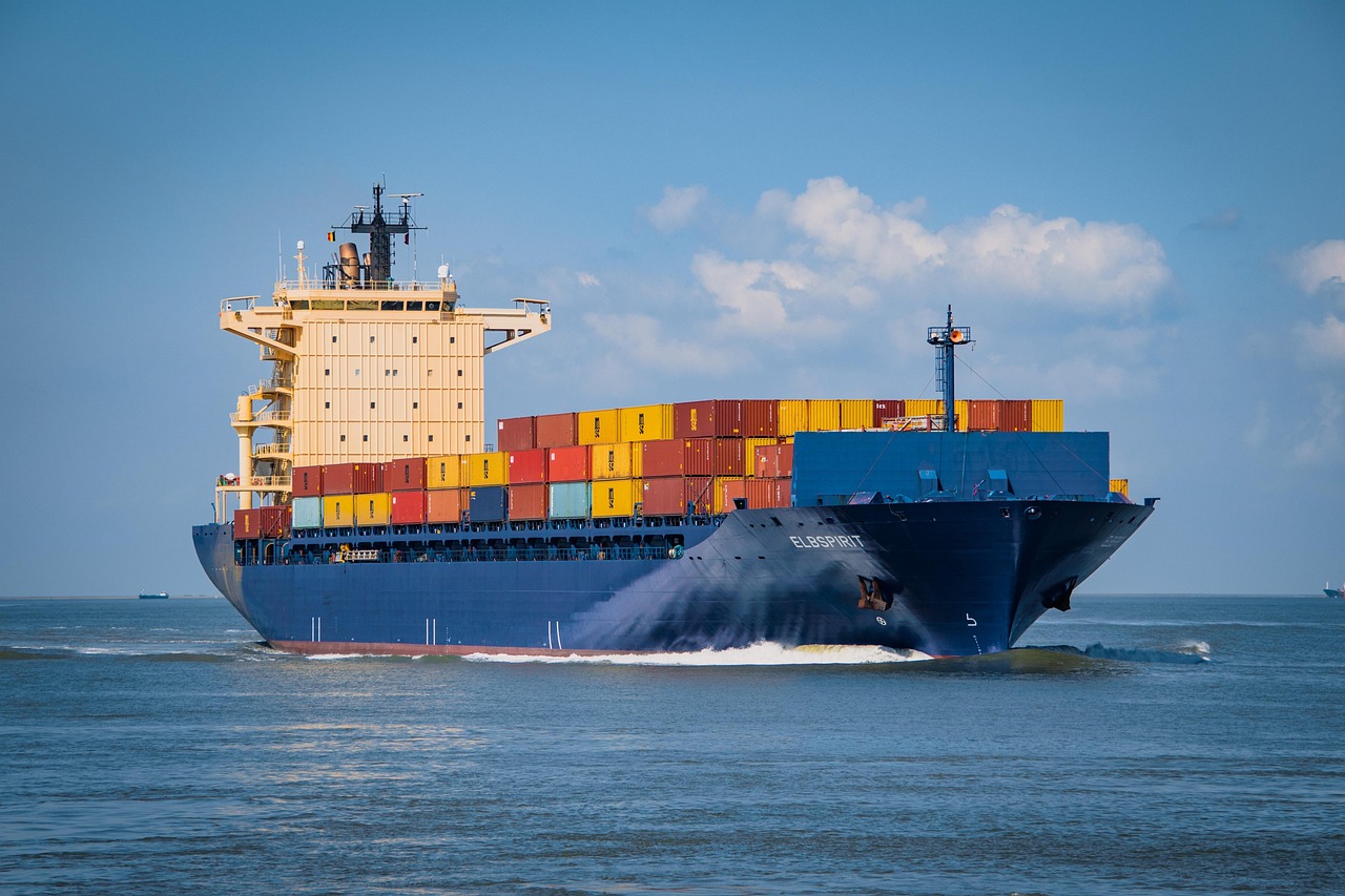 Container ship, container transport, seagoing vessel — From Strategy to Profit: How Traders Leverage Forex Trading Platforms